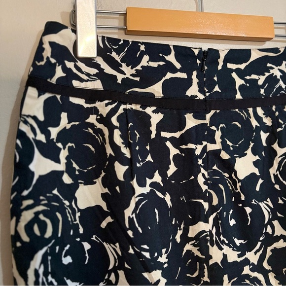 4/$10🎄Mexx Black & White Rosette Patterned Cotton Knee Length Pencil Skirt - Picture 9 of 12